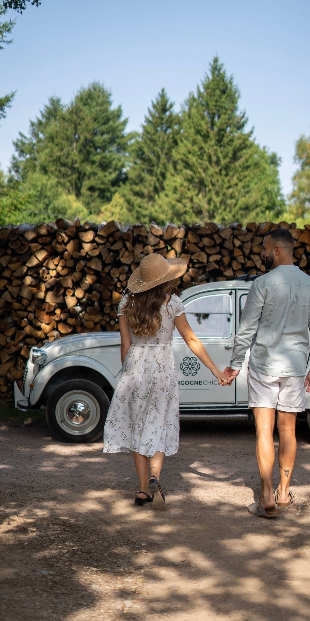 Balade romantique en 2CV pendant un séjour en Bourgogne